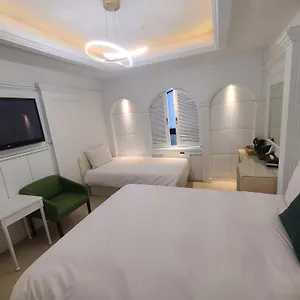 Hotel Charis