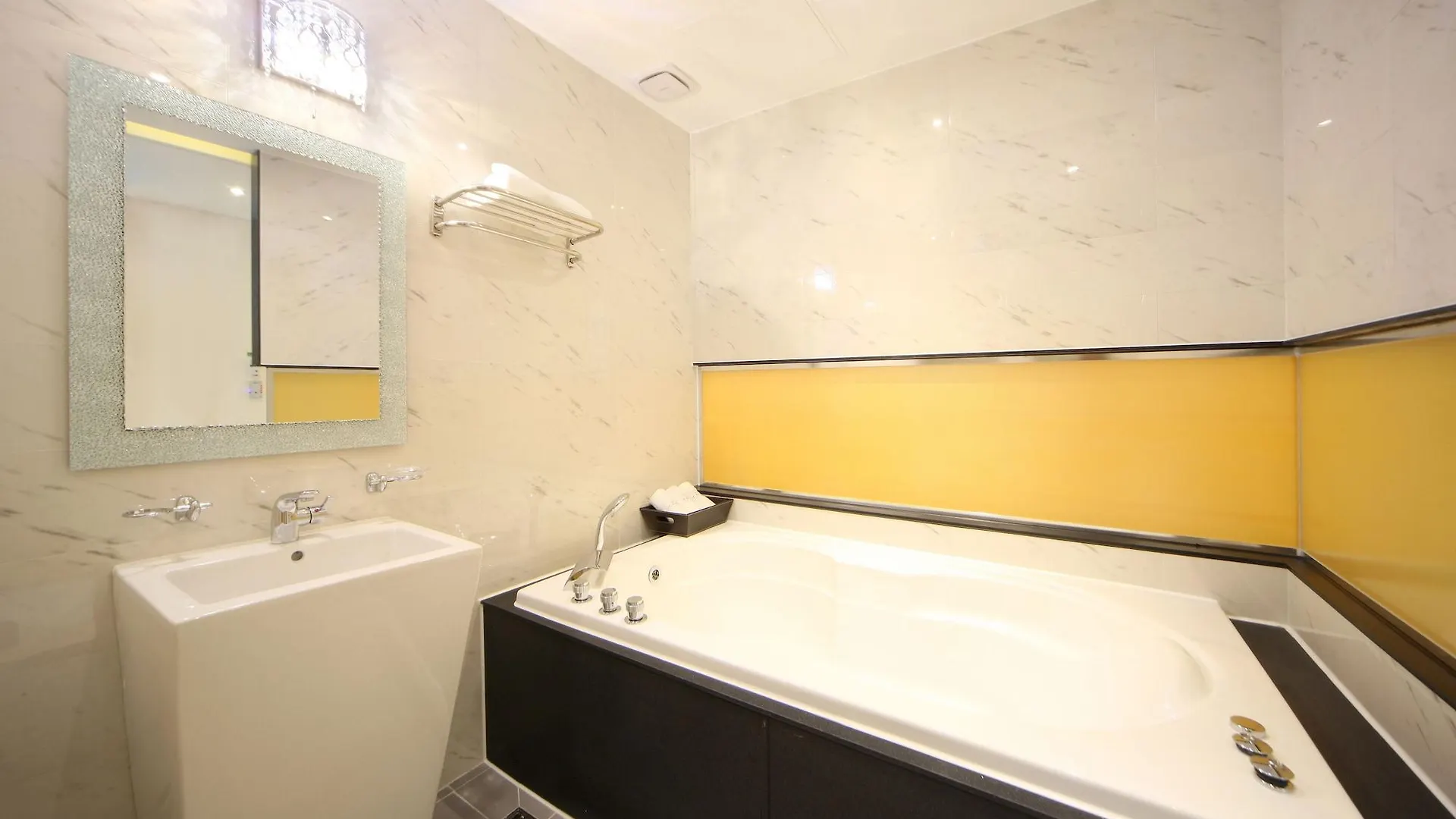 Hotel Cube Inczhon
