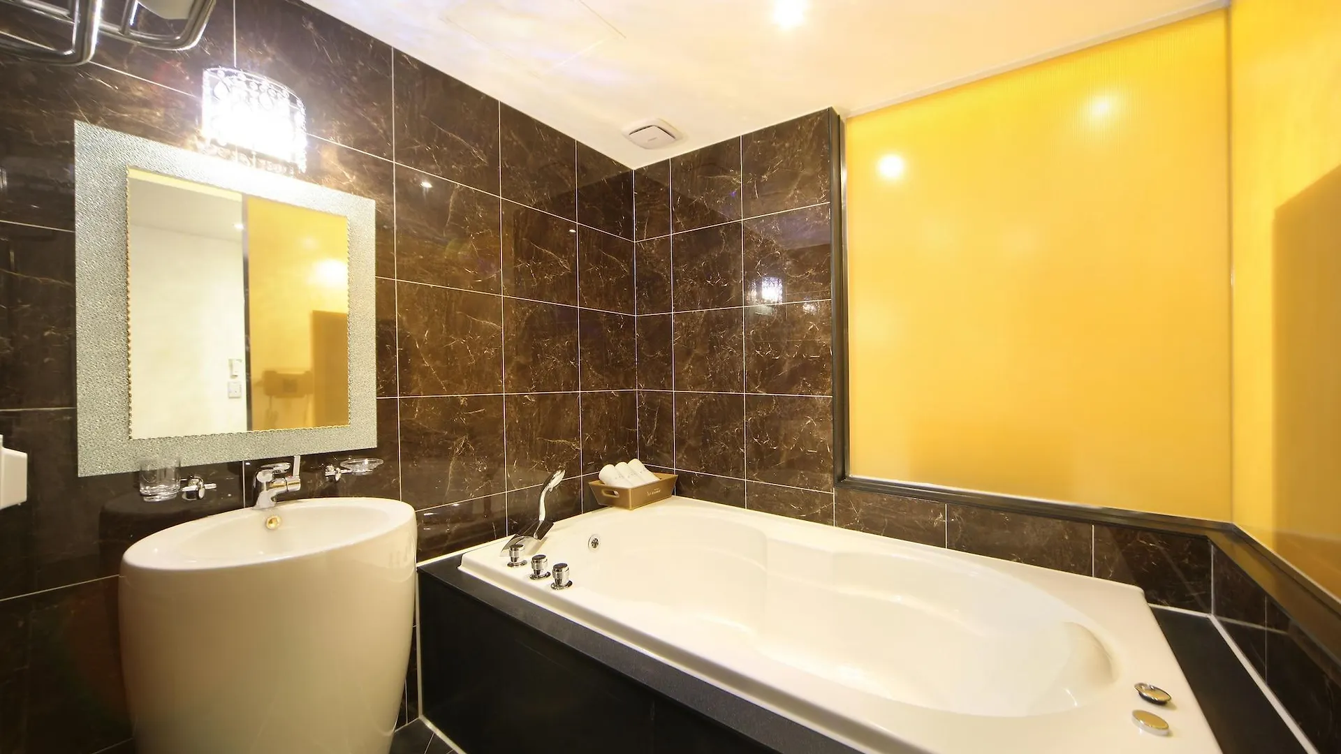Hotel Cube Inczhon