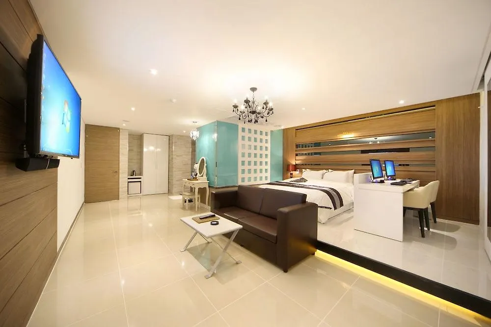 Hotel Cube Inczhon 3*,
