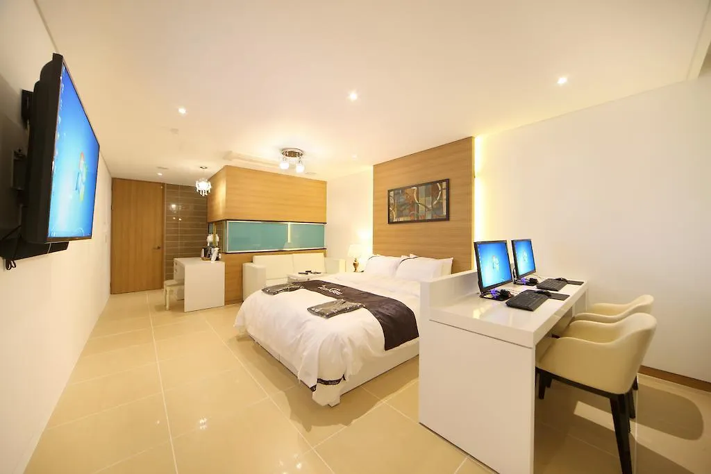 Hotel Cube Inczhon 3*,