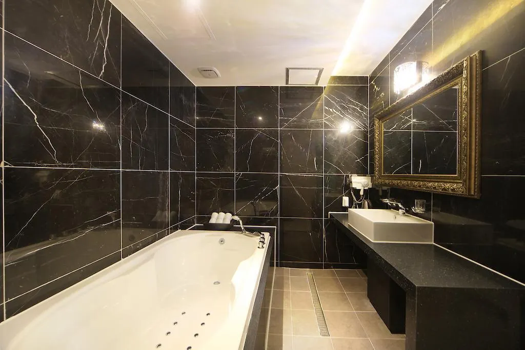 Hotel Cube Inczhon