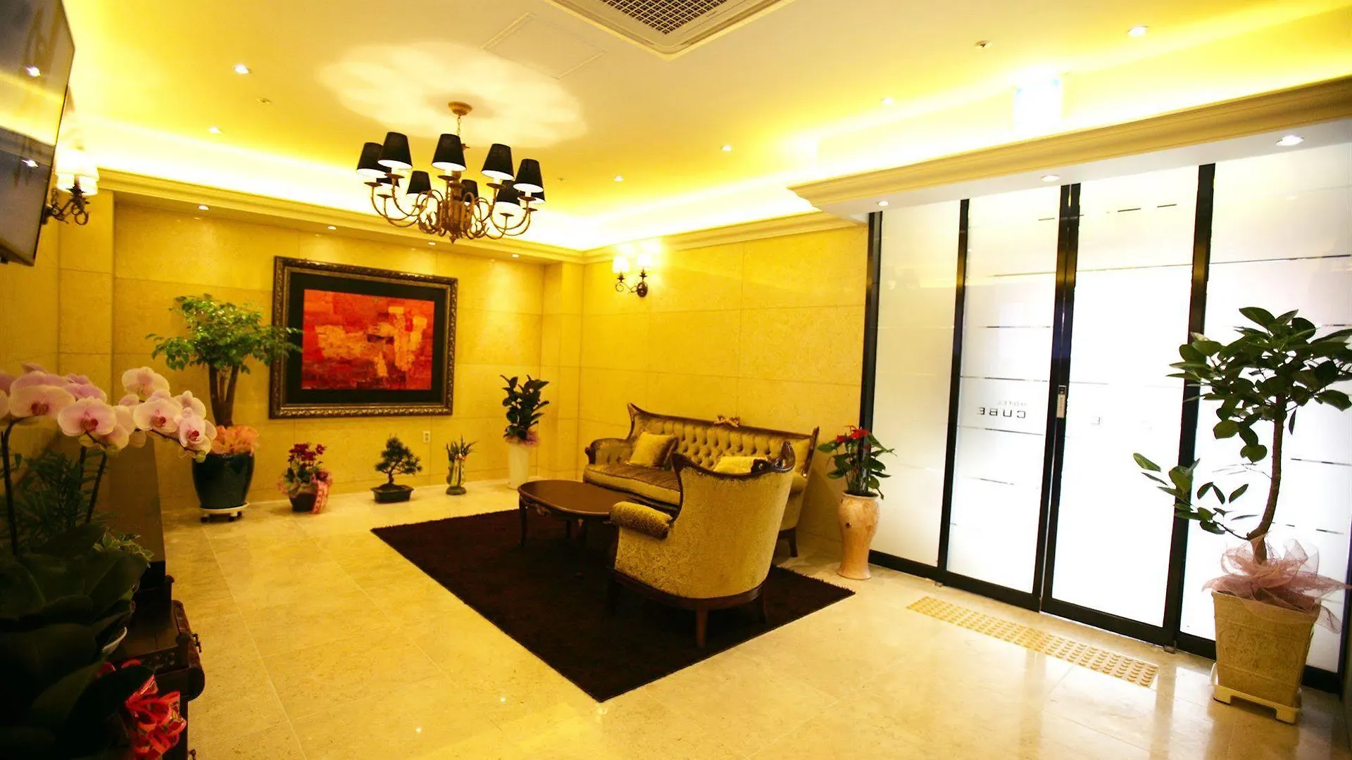 Hotel Cube Inczhon 3*,